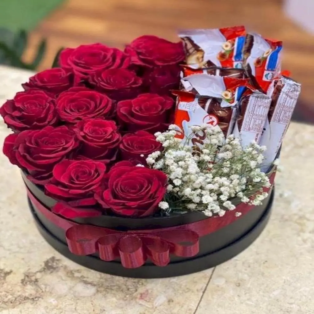 علبة السعادة مع الكيندر